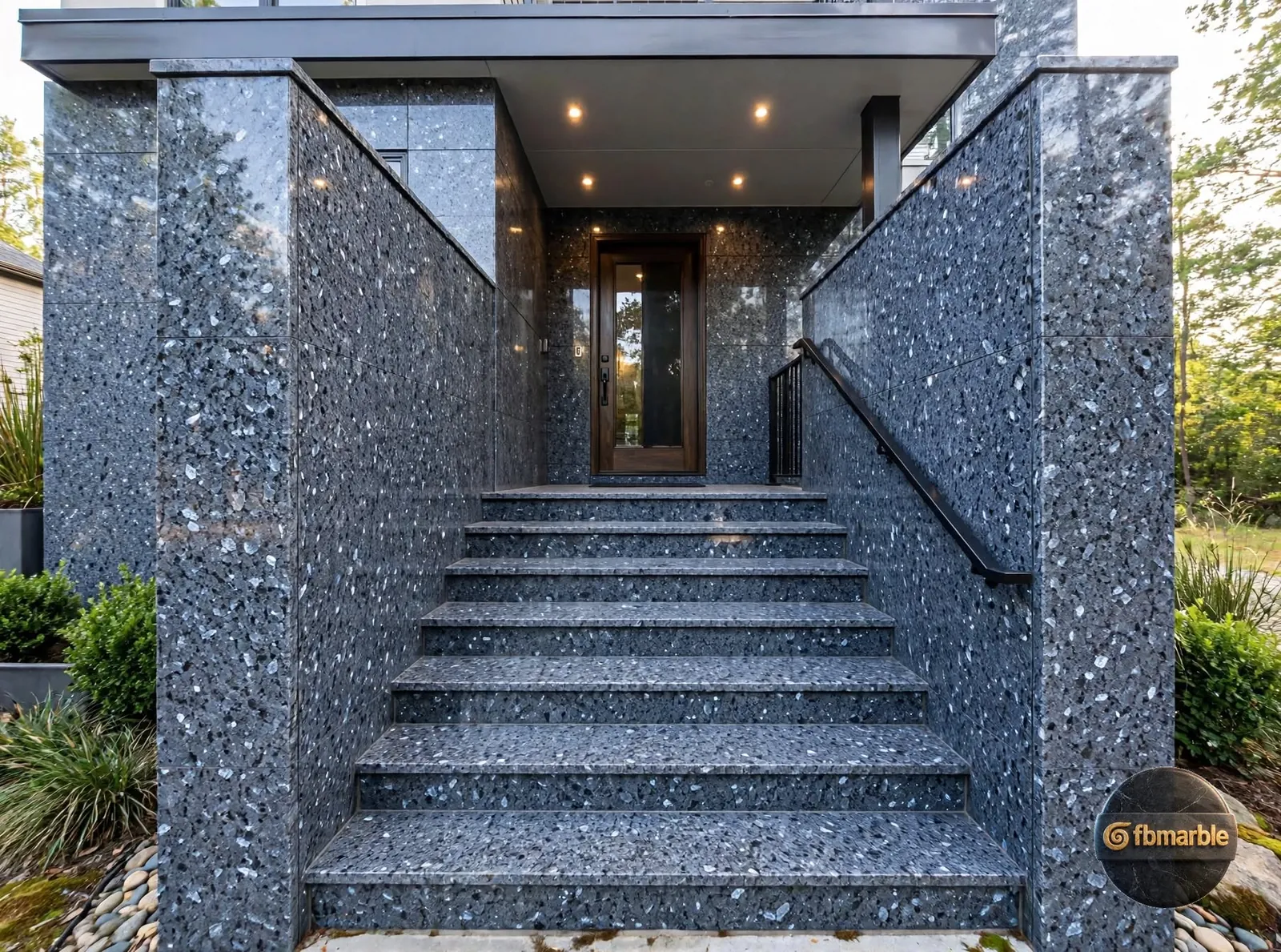 Blue Pearl Granite photo 3 – Norwegian larvikite with blue-silver shimmering feldspar