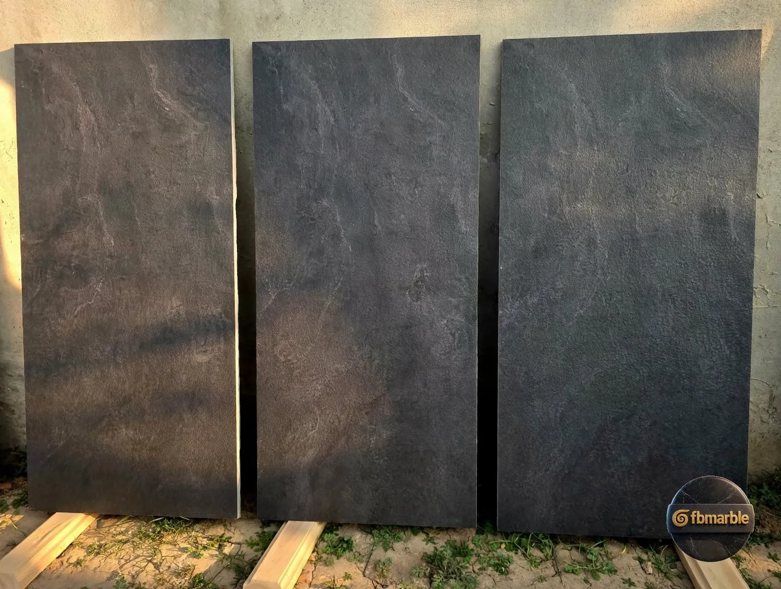 Charcoal Stone Slab Porcelain β charcoal stone-look porcelain with textured matt surface, 9mm matt slab