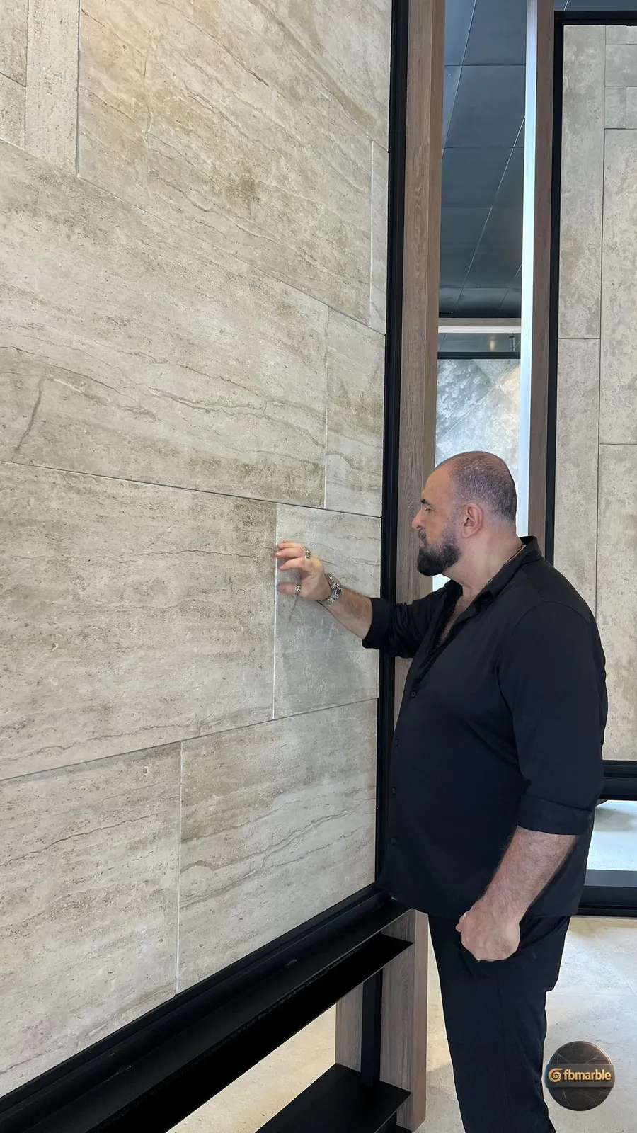 Classic Travertine photo 2 – classic ivory-beige vein-cut travertine for facades