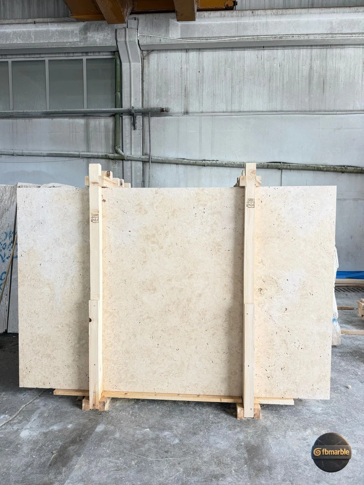 Cross Cut Travertine photo 6 – cross-cut travertine with cloudy fleuri pattern