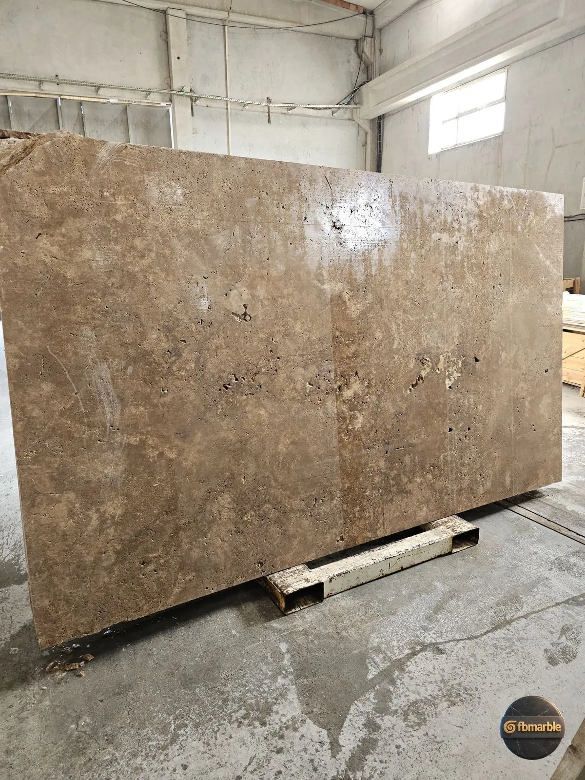Noce Travertine photo 6 – Noce walnut-brown cross-cut travertine