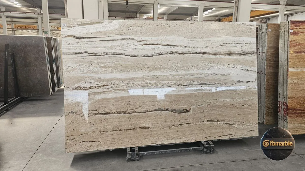Roman Travertine photo 3 – Roman travertine with cream, honey and burgundy bands