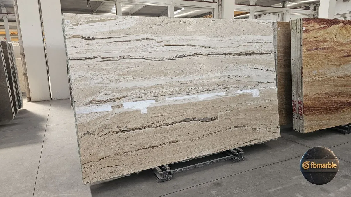 Roman Travertine photo 4 – Roman travertine with cream, honey and burgundy bands