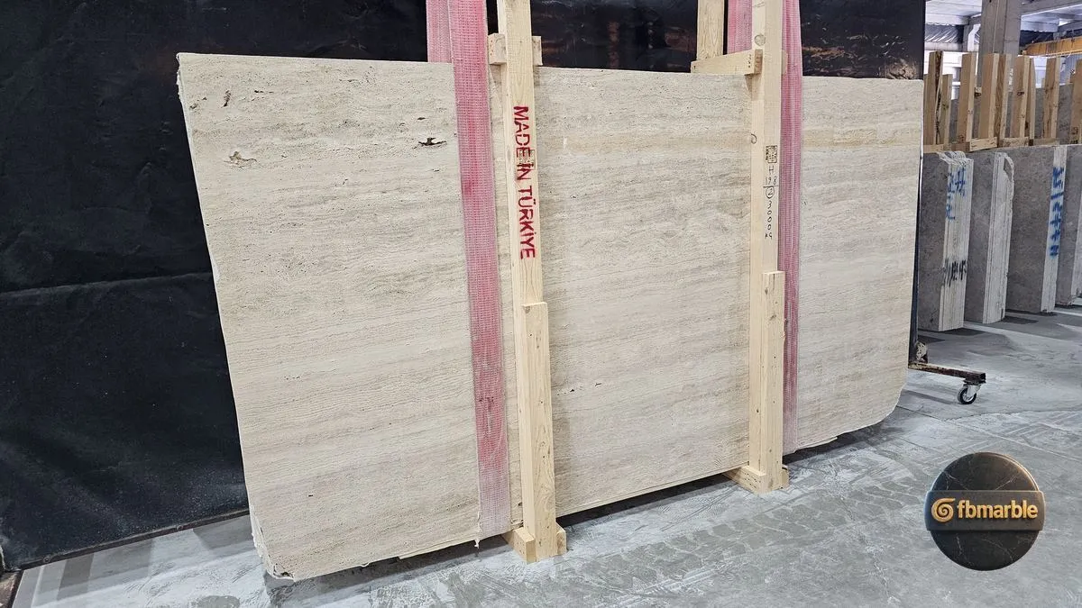 Vein Cut Travertine photo 2 – Turkish vein-cut travertine with straight linear grain