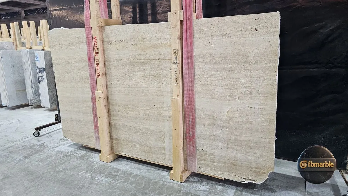 Vein Cut Travertine photo 3 – Turkish vein-cut travertine with straight linear grain