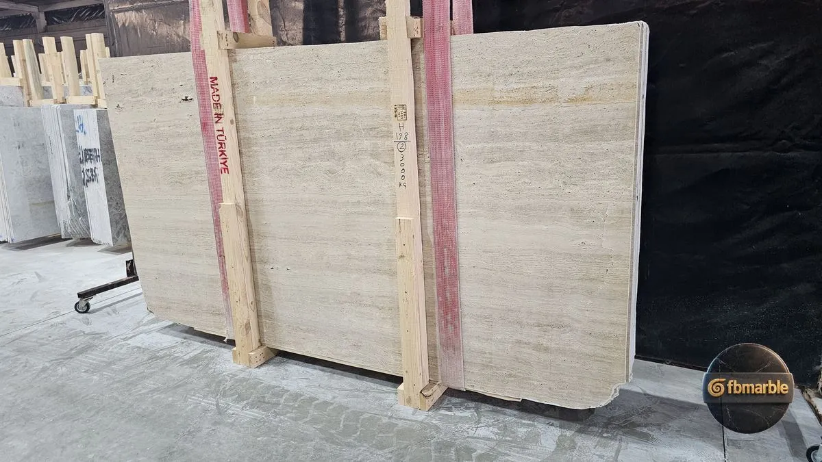 Vein Cut Travertine photo 6 – Turkish vein-cut travertine with straight linear grain