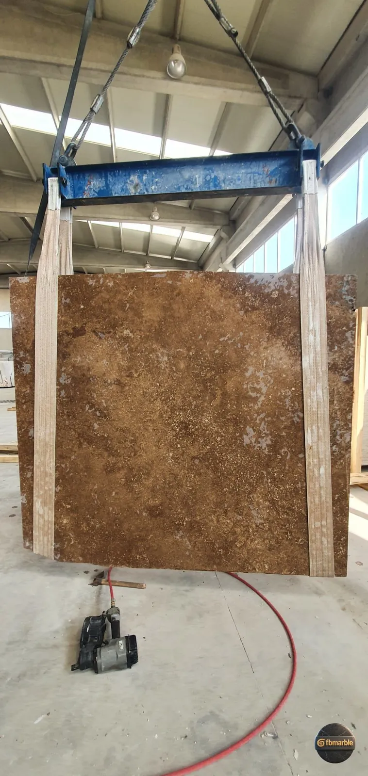 Walnut Travertine photo 5 – rich walnut-brown cross-cut travertine
